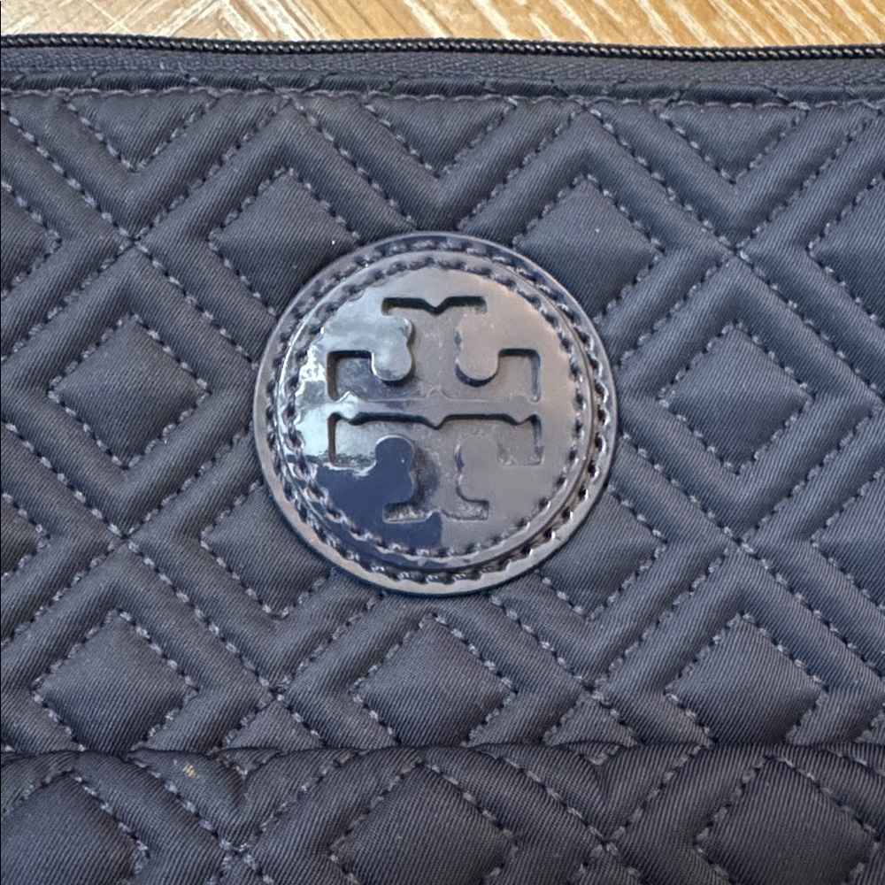 Tory Burch Virginia Crossbody In Navy Quilted Recycled Material With Dust Bag - Picture 6 of 9